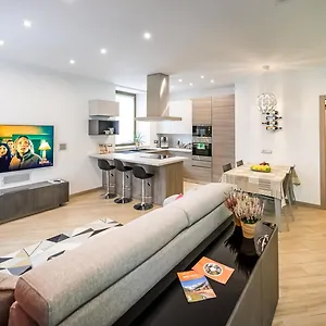  Apartment Luna Nuova